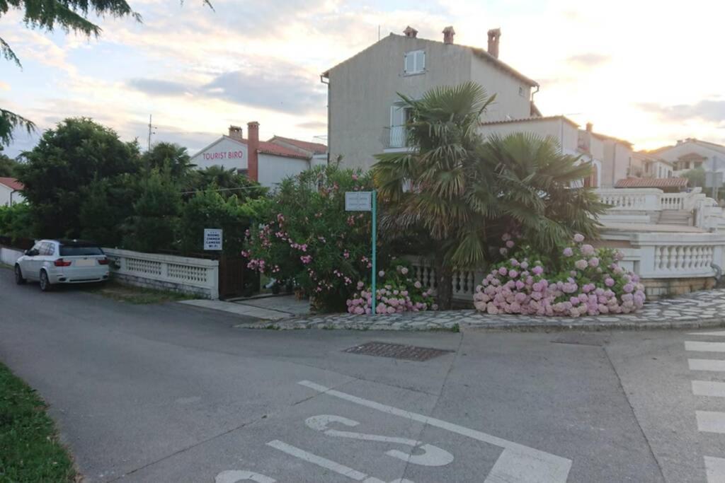 Near Beach - Apartments Marica - Studio Rovinj Buitenkant foto