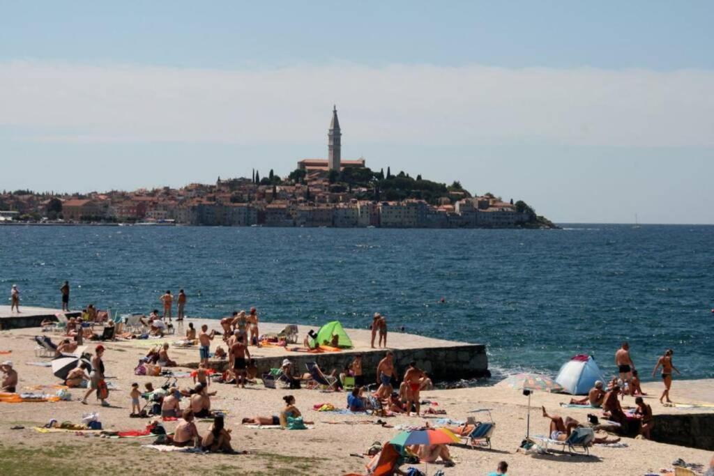 Near Beach - Apartments Marica - Studio Rovinj Buitenkant foto
